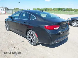 2015 Chrysler 200 C z VIN 1C3CCCEG9FN542855, wystawiony jako IAAI lot #42216833 z przebiegiem 99 587 mil mil oraz . Historia ofert i sprzedaży dostępna na DreamBid. Obrazek 3.