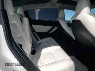 2020 Tesla Model 3 Standard Range Plus z VIN 5YJ3E1EA5LF741093, wystawiony jako Copart lot #52891695 z przebiegiem 59 168 mil mil oraz Szkoda całkowita • Salvage title. Historia ofert i sprzedaży dostępna na DreamBid. Obrazek 10.