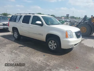 2013 GMC Yukon XL SLT z VIN 1GKS2KE71DR321815, wystawiony jako IAAI lot #42068924 z przebiegiem 208 128 mil mil oraz . Historia ofert i sprzedaży dostępna na DreamBid. Obrazek 1.