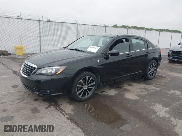 2014 Chrysler 200 Touring z VIN 1C3CCBBB6EN112119, wystawiony jako IAAI lot #42152165 z przebiegiem 145 681 mil mil oraz . Historia ofert i sprzedaży dostępna na DreamBid. Obrazek 2.
