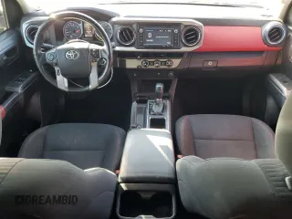 2017 Toyota Tacoma SR z VIN 5TFAX5GNXHX074690, wystawiony jako Copart lot #56672165 z przebiegiem 107 292 mil mil oraz Szkoda całkowita • Salvage title. Historia ofert i sprzedaży dostępna na DreamBid. Obrazek 8.