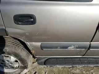 2002 Chevrolet Tahoe LS z VIN 1GNEC13Z62R242388, wystawiony jako Copart lot #86362454 z przebiegiem Nie podano mil oraz Nie do naprawy • Non repairable. Historia ofert i sprzedaży dostępna na DreamBid. Obrazek 10.