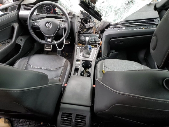 2019 Volkswagen Arteon SEL R-Line z VIN WVWSR7AN6KE019532, wystawiony jako Copart lot #64390774 z przebiegiem 41 362 mil mil oraz Szkoda całkowita • Salvage title. Historia ofert i sprzedaży dostępna na DreamBid. Obrazek 8.