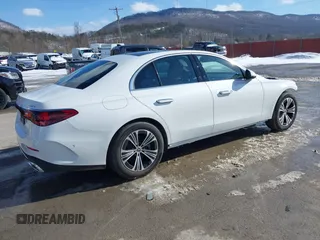 2025 Mercedes-Benz E 350 z VIN W1KLF4HB1SA116741, wystawiony jako IAAI lot #41553271 z przebiegiem 1 025 mil mil oraz . Historia ofert i sprzedaży dostępna na DreamBid. Obrazek 4.