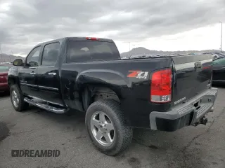 2011 GMC Sierra 2500HD Denali z VIN 1GT125C81BF106180, wystawiony jako Copart lot #55342435 z przebiegiem 174 738 mil mil oraz Szkoda całkowita • Salvage title. Historia ofert i sprzedaży dostępna na DreamBid. Obrazek 2.