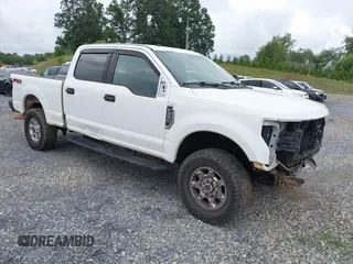 2019 Ford F-250 XL z VIN 1FT7W2B63KED50139, wystawiony jako IAAI lot #42726614 z przebiegiem 187 557 mil mil oraz . Historia ofert i sprzedaży dostępna na DreamBid. Obrazek 1.