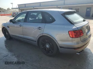 2019 Bentley Bentayga V8 z VIN SJAAM2ZV4KC024727, wystawiony jako Copart lot #80631684 z przebiegiem 38 304 mil mil oraz Nie do naprawy. Historia ofert i sprzedaży dostępna na DreamBid. Obrazek 3.