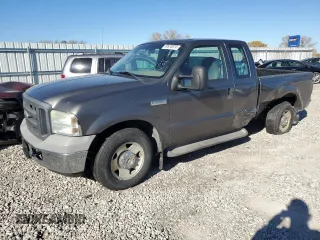 2005 Ford F-250 XL with VIN 1FTNX20575EC72208, listed as a Copart auction lot 80670874 with 215,484 mi miles and Salvage title. Bid and sale history available at DreamBid. Image 1.
