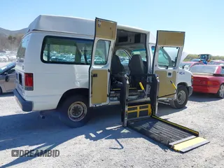 2008 Ford Econoline Cargo Commercial z VIN 1FTNE24W78DA10529, wystawiony jako IAAI lot #42030310 z przebiegiem 359 982 mil mil oraz . Historia ofert i sprzedaży dostępna na DreamBid. Obrazek 13.