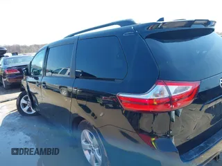 2018 Toyota Sienna LE Auto Access Seat with VIN 5TDKZ3DC3JS926847, listed as a IAAI auction lot 41969008 with 97,189 mi miles. Bid and sale history available at carsss.com. Image 15.