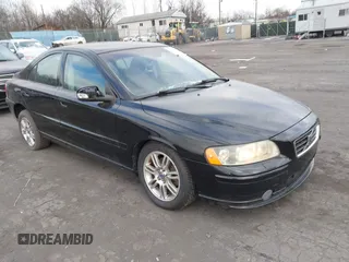 2009 Volvo S60 2.5T with VIN YV1RH592692739869, listed as a IAAI auction lot 41322224 with 106,357 mi miles. Bid and sale history available at carsss.com. Image 1.