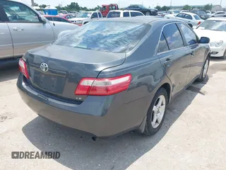 2008 Toyota Camry LE z VIN 4T1BE46K68U772433, wystawiony jako IAAI lot #42375510 z przebiegiem 168 152 mil mil oraz . Historia ofert i sprzedaży dostępna na DreamBid. Obrazek 4.