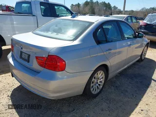 2009 BMW 3 Series 328i with VIN WBAPH77599NM30026, listed as a IAAI auction lot 41790508 with 129,498 mi miles. Bid and sale history available at carsss.com. Image 4.