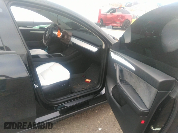 2022 Tesla Model Y Performance with VIN 7SAYGDEF6NF530388, listed as a IAAI auction lot 39253462 with 21,393 mi miles and . Bid and sale history available at DreamBid. Image 5.