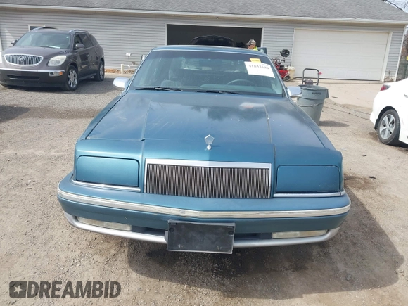 1993 Chrysler New Yorker z VIN 1C3XV66R5PD188692, wystawiony jako IAAI lot #41832600 z przebiegiem 146 380 mil mil oraz . Historia ofert i sprzedaży dostępna na DreamBid. Obrazek 12.