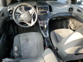 2012 Chevrolet Sonic LS z VIN 1G1JA6SHXC4193688, wystawiony jako Copart lot #60696935 z przebiegiem 413 280 mil mil oraz Czysty tytuł • Clean title. Historia ofert i sprzedaży dostępna na DreamBid. Obrazek 8.
