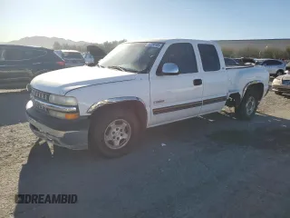 2000 Chevrolet Silverado 1500 LS with VIN 2GCEC19T6Y1182951, listed as a Copart auction lot 50234185 with 353,636 mi miles and Salvage Title. Bid and sale history available at carsss.com. Image 1.