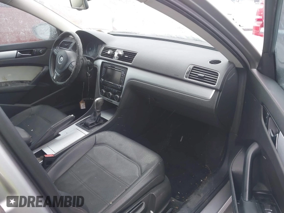2012 Volkswagen Passat SE с VIN 1VWBH7A3XCC097453, выставлен на аукционе IAAI как лот 41623676 с пробегом 155 721 миль миль и . История ставок и продаж доступна на DreamBid. Изображение 5.