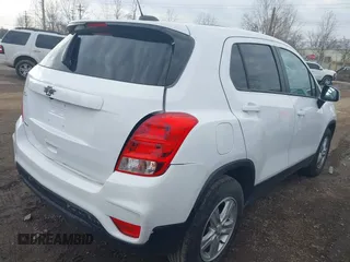 2020 Chevrolet Trax LS z VIN KL7CJKSB8LB085048, wystawiony jako IAAI lot #38242977 z przebiegiem 32 428 mil mil oraz . Historia ofert i sprzedaży dostępna na DreamBid. Obrazek 4.