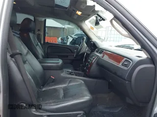 2010 Chevrolet Tahoe LT z VIN 1GNUCBE01AR110623, wystawiony jako IAAI lot #41939453 z przebiegiem 187 308 mil mil oraz . Historia ofert i sprzedaży dostępna na DreamBid. Obrazek 5.