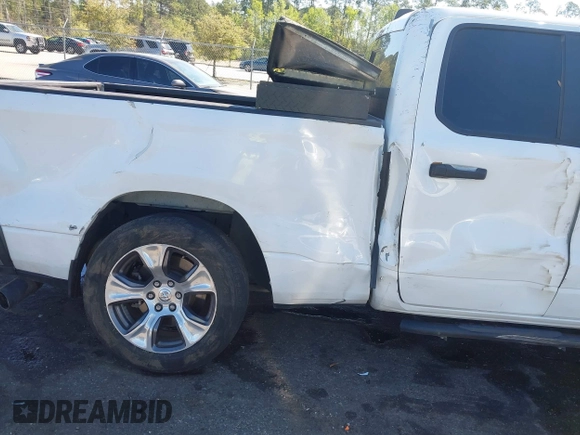 2019 Ram 1500 Tradesman z VIN 1C6RRECT8KN604344, wystawiony jako IAAI lot #41889504 z przebiegiem 123 773 mil mil oraz . Historia ofert i sprzedaży dostępna na DreamBid. Obrazek 6.