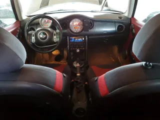 2004 MINI Hardtop with VIN WMWRC33404TJ58046, listed as a Copart auction lot 46358625 with 140,934 mi miles and Salvage Title. Bid and sale history available at DreamBid. Image 8.
