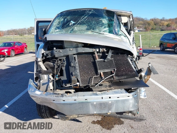 2006 Chevrolet Express Passenger z VIN 1GAHG35U661107013, wystawiony jako IAAI lot #40902703 z przebiegiem Nie podano mil oraz . Historia ofert i sprzedaży dostępna na DreamBid. Obrazek 12.