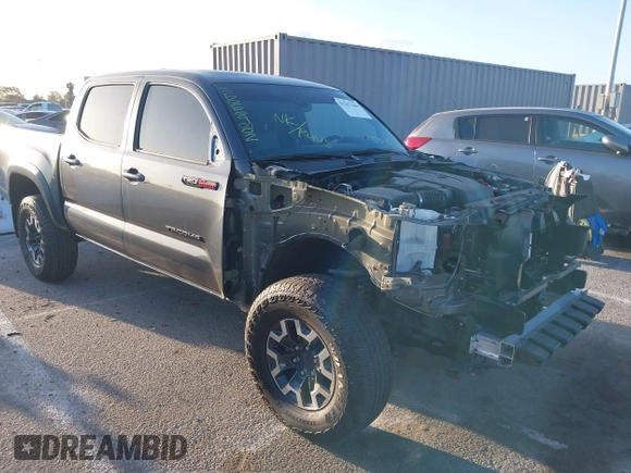 2022 Toyota Tacoma SR z VIN 3TMCZ5AN1NM531884, wystawiony jako IAAI lot #42257444 z przebiegiem Nie podano mil oraz . Historia ofert i sprzedaży dostępna na DreamBid. Obrazek 1.