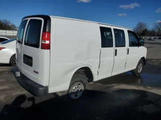 2019 GMC Savana Cargo Van with VIN 1GTW7AFP6K1216710, listed as a Copart auction lot 86695534 with 74,555 mi miles and Salvage Title. Bid and sale history available at carsss.com. Image 3.