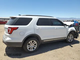 2019 Ford Explorer XLT z VIN 1FM5K8D88KGA42873, wystawiony jako Copart lot #64584935 z przebiegiem 143 439 mil mil oraz Szkoda całkowita • Salvage title. Historia ofert i sprzedaży dostępna na DreamBid. Obrazek 3.