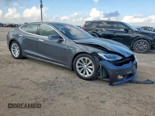 2017 Tesla Model S 100D with VIN 5YJSA1E27HF180483, listed as a Copart auction lot 62783205 with 55,744 mi miles and Salvage title. Bid and sale history available at DreamBid. Image 4.