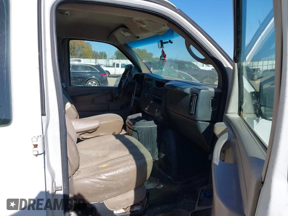 2010 Chevrolet Express Cargo Van with VIN 1GCUGADX3A1131204, listed as a IAAI auction lot 40709065 with 312,430 mi miles. Bid and sale history available at carsss.com. Image 5.