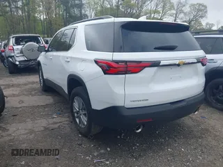 2023 Chevrolet Traverse LT Cloth z VIN 1GNERGKWXPJ318774, wystawiony jako IAAI lot #41938154 z przebiegiem 20 727 mil mil oraz . Historia ofert i sprzedaży dostępna na DreamBid. Obrazek 3.
