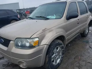 2007 Ford Escape Limited with VIN 1FMYU04137KA67003, listed as a IAAI auction lot 41663853 with 193,651 mi miles. Bid and sale history available at carsss.com. Image 17.
