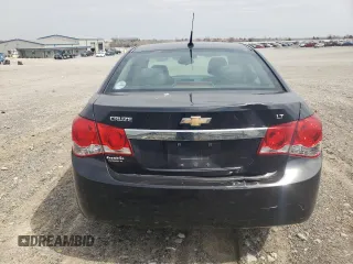 2014 Chevrolet Cruze 2LT z VIN 1G1PE5SB5E7329005, wystawiony jako Copart lot #50637745 z przebiegiem 213 912 mil mil oraz Nie do naprawy • Non repairable. Historia ofert i sprzedaży dostępna na DreamBid. Obrazek 6.