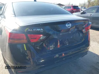 2019 Nissan Altima 2.5 SV with VIN 1N4BL4DV1KC104369, listed as a IAAI auction lot 41933069 with 40,542 mi miles. Bid and sale history available at carsss.com. Image 18.
