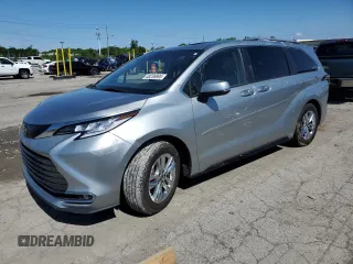 2022 Toyota Sienna Limited with VIN 5TDZRKEC2NS080692, listed as a Copart auction lot 58236695 with 47,443 mi miles and Salvage title. Bid and sale history available at DreamBid. Image 1.