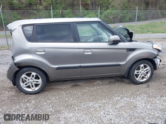 2010 Kia Soul + with VIN KNDJT2A29A7147675, listed as a IAAI auction lot 41962102 with 173,862 mi miles. Bid and sale history available at carsss.com. Image 13.