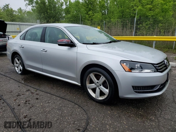 2014 Volkswagen Passat SE z VIN 1VWBT7A38EC074478, wystawiony jako Copart lot #57763965 z przebiegiem 99 860 mil mil oraz Czysty tytuł • Clean title. Historia ofert i sprzedaży dostępna na DreamBid. Obrazek 4.