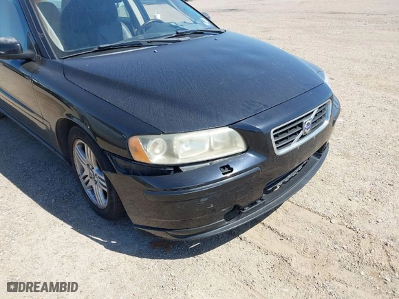 2007 Volvo S60 2.5L Turbo with VIN YV1RS592572637591, listed as a IAAI auction lot 42003278 with 198,118 mi miles. Bid and sale history available at carsss.com. Image 6.
