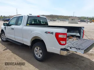 2022 Ford F-150 XL z VIN 1FTEX1EB8NKF26762, wystawiony jako IAAI lot #42217335 z przebiegiem 40 226 mil mil oraz . Historia ofert i sprzedaży dostępna na DreamBid. Obrazek 3.