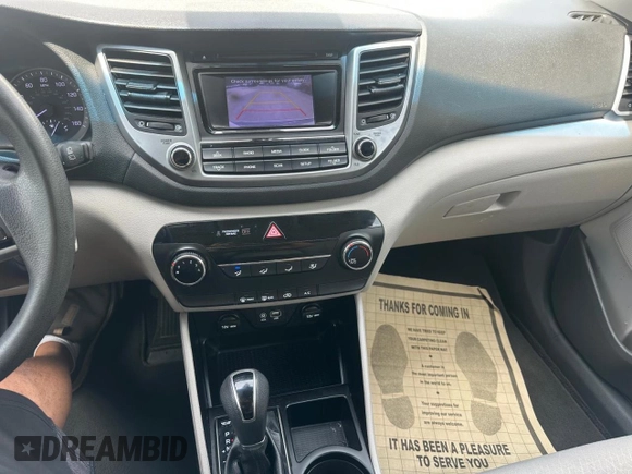2018 Hyundai Tucson SE z VIN KM8J2CA47JU660172, wystawiony jako Copart lot #59145535 z przebiegiem 115 772 mil mil oraz Tytuł czysty. Historia ofert i sprzedaży dostępna na DreamBid. Obrazek 9.
