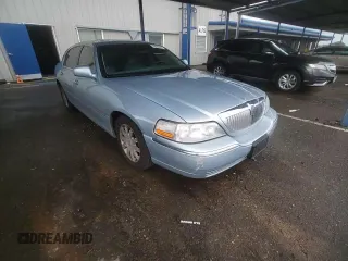 2006 Lincoln Town Car Signature Limited z VIN 1LNHM82W06Y616150, wystawiony jako Copart lot #48248225 z przebiegiem 111 545 mil mil oraz Szkoda całkowita • Salvage title. Historia ofert i sprzedaży dostępna na DreamBid. Obrazek 11.
