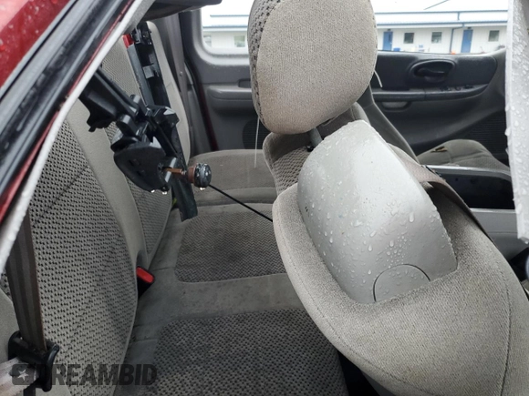 2001 Ford F-150 XL z VIN 1FTRX18W61NB87881, wystawiony jako Copart lot #44774205 z przebiegiem 231 551 mil mil oraz Szkoda całkowita • Salvage title. Historia ofert i sprzedaży dostępna na DreamBid. Obrazek 11.