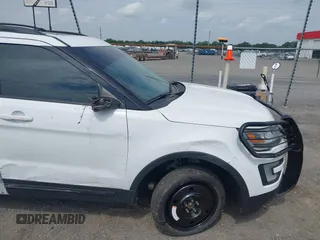 2017 Ford Explorer XLT with VIN 1FM5K8D82HGB60829, listed as a IAAI auction lot 42404369 with 73,258 mi miles and . Bid and sale history available at DreamBid. Image 6.