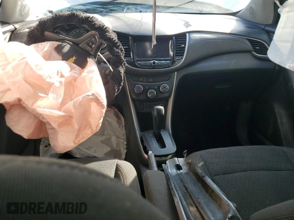 2020 Chevrolet Trax LS z VIN KL7CJKSB1LB312743, wystawiony jako Copart lot #52165565 z przebiegiem Nie podano mil oraz Szkoda całkowita • Salvage title. Historia ofert i sprzedaży dostępna na DreamBid. Obrazek 8.