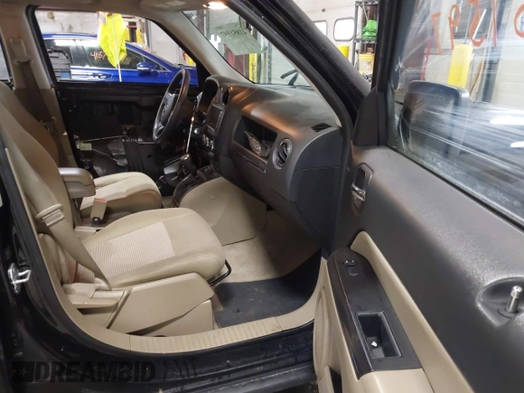 2014 Jeep Patriot Latitude with VIN 1C4NJPFB4ED645447, listed as a IAAI auction lot 41851597 with 128,319 mi miles and . Bid and sale history available at carsss.com. Image 5.