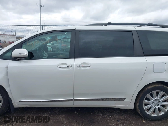 2015 Toyota Sienna XLE с VIN 5TDYK3DC1FS527196, выставлен на аукционе IAAI как лот 41850596 с пробегом Не указан миль и . История ставок и продаж доступна на DreamBid. Изображение 14.