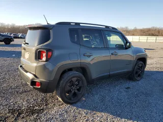 2021 Jeep Renegade Jeepster z VIN ZACNJDAB3MPN08261, wystawiony jako Copart lot #42641885 z przebiegiem 104 725 mil mil oraz Szkoda całkowita • Salvage title. Historia ofert i sprzedaży dostępna na DreamBid. Obrazek 3.