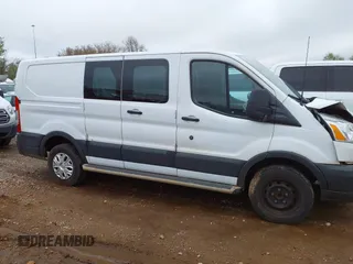 2018 Ford Transit z VIN 1FTYR1ZM6JKB17933, wystawiony jako IAAI lot #41777624 z przebiegiem 225 123 mil mil oraz . Historia ofert i sprzedaży dostępna na DreamBid. Obrazek 13.